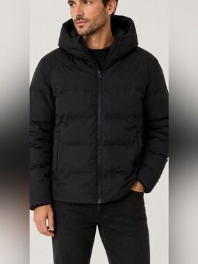 Uniqlo Men’s L Black Down Puffer Jacket Hooded 90% Down Windproof